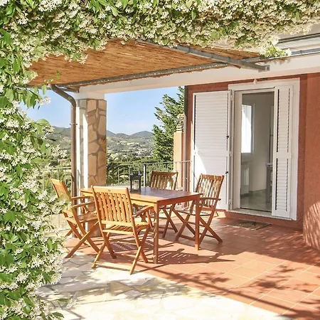 Semesterbostad Lo Scoglio - Goelba *